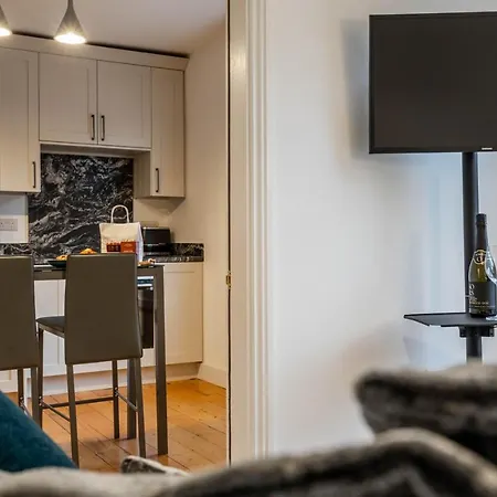 Peckitt Street - The Peckitt Apartment *